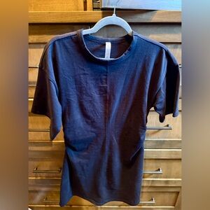 Daily Practice Field Day Short Sleeve T-Shirt dress in Black Onyx